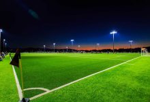 How many people are on a soccer field